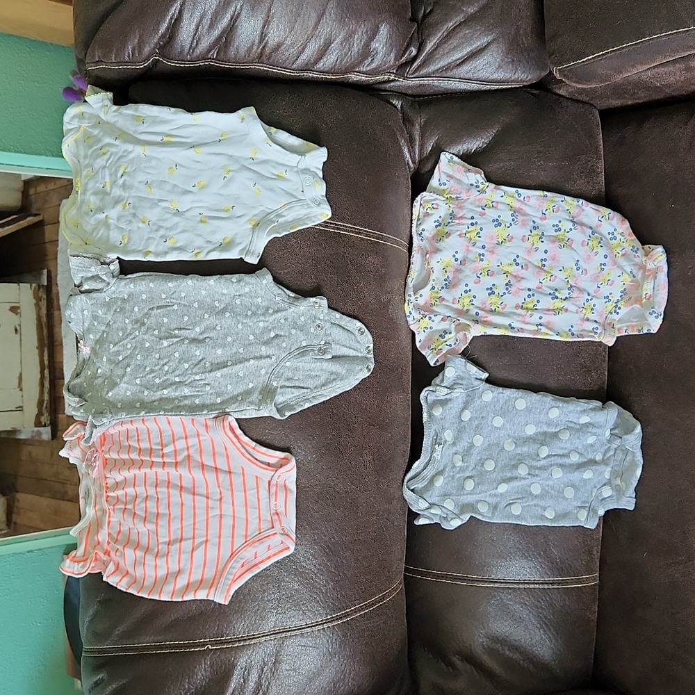 5 pack of onesies 3-6 months - Picture 1 of 3